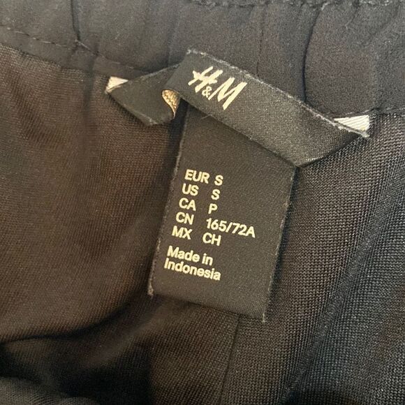 H&M Mini Pleated Skort Black Size S - Picture 2 of 8